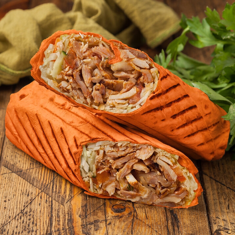 Шаурма куриная в сырном лаваше